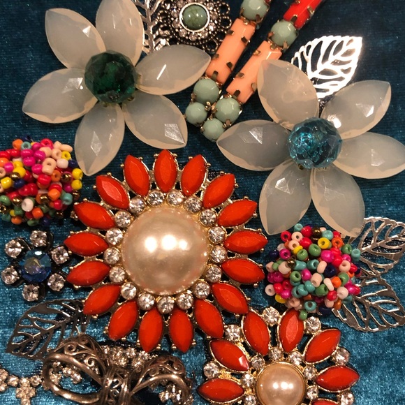 FRAMED JEWELRY ART COLLAGE IN WHITE FRAME. HANDMADE UNIQUE OOAK GIFT 🎁 IDEA - Picture 7 of 10